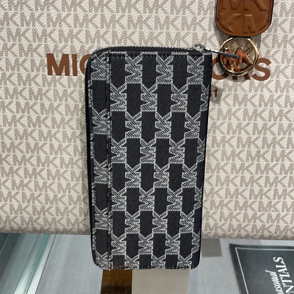 Michael Kors Men’s Women’s Cooper Tech Zip Around Wallet
Black Multi Unisex
NWT - Picture 4 of 16